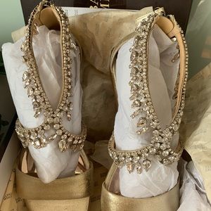 Badgley Mischka Tristen Beautiful Gold NIB Sandals